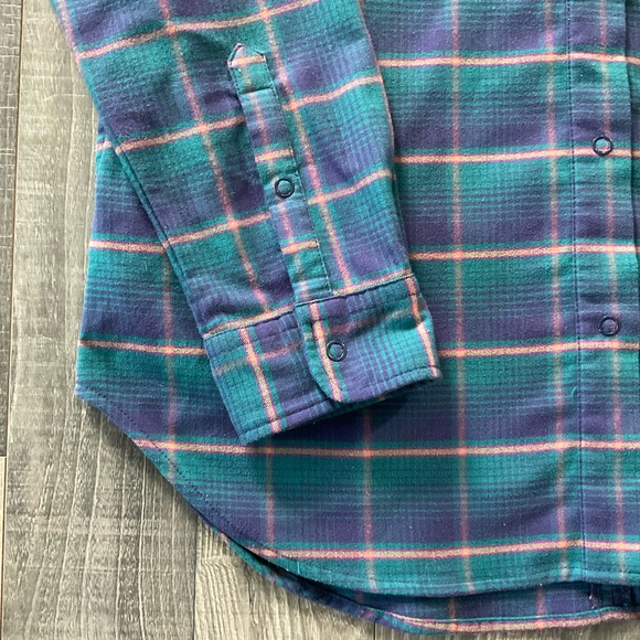Burton Blitz Dry Ride Flannel Shirt
Snap
Women’s MEDIUM
Green Purple - Picture 2 of 11
